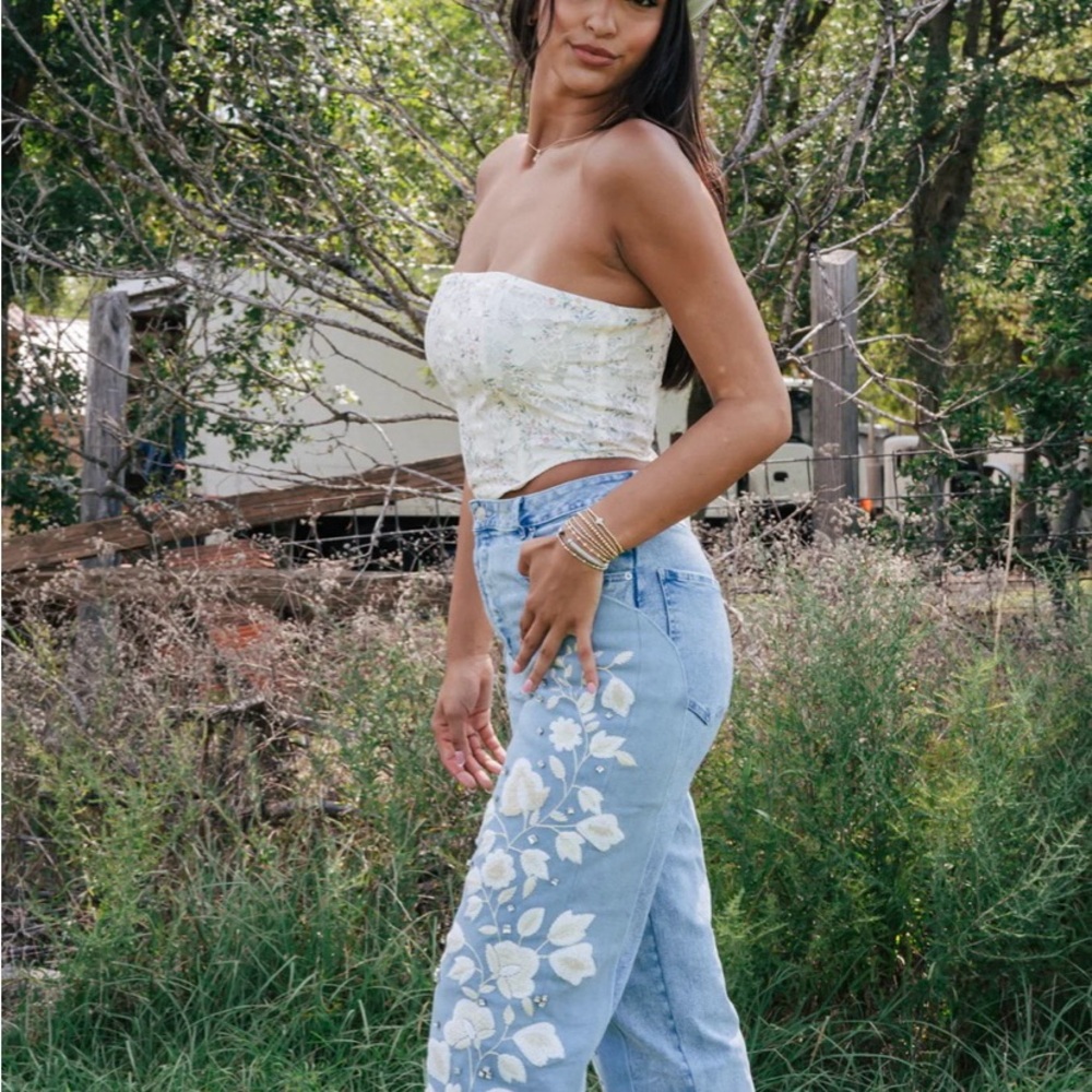 Blue Straight Leg Jeans with Floral Embroidery